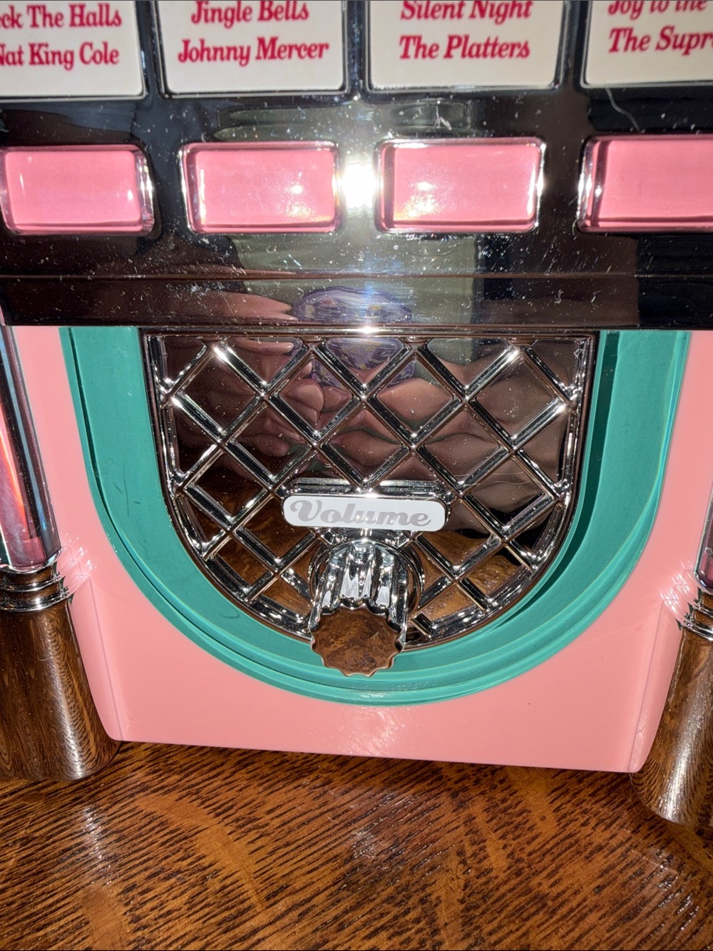 Holiday Jukebox - Plays 4 Christmas Songs - Picture 4 of 8